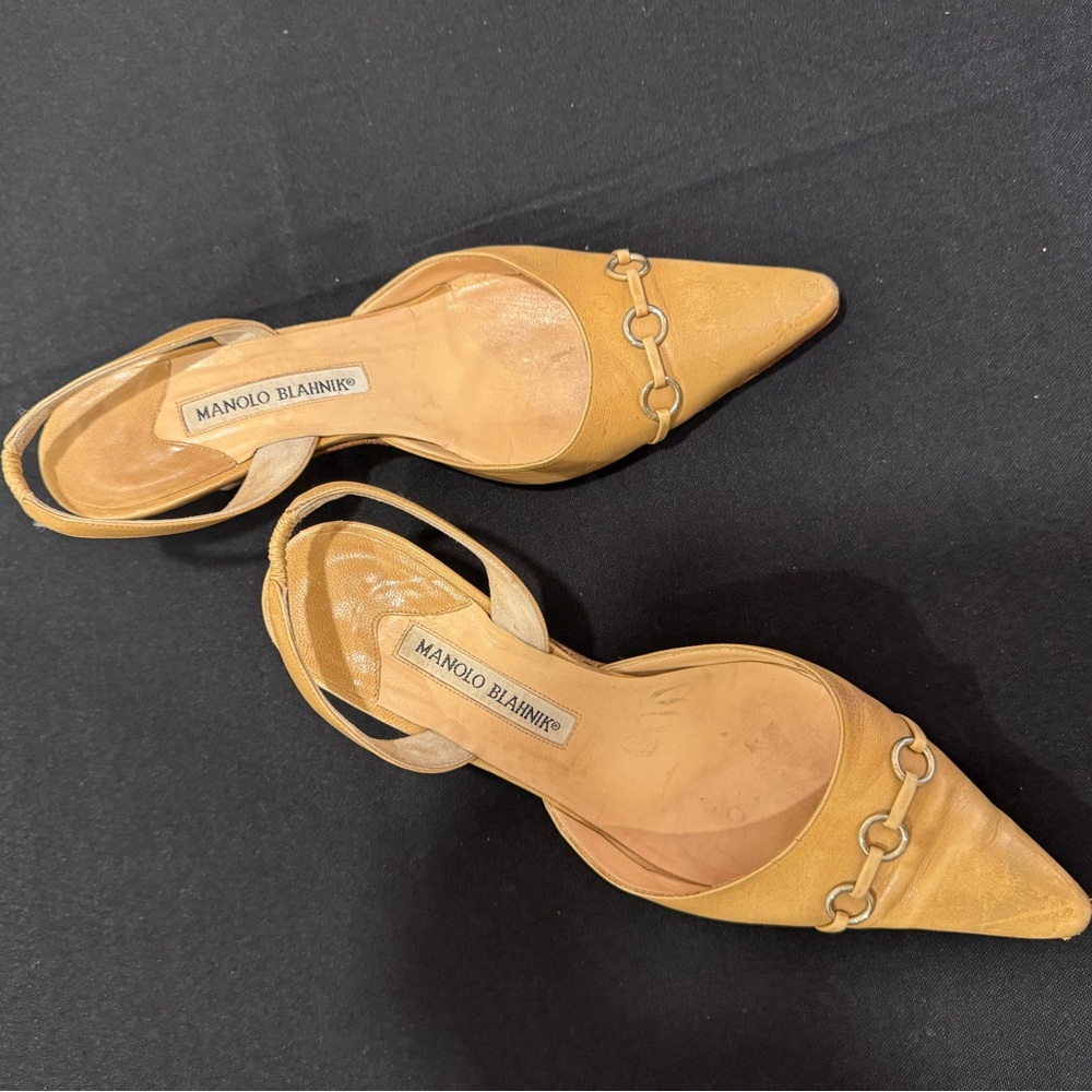 Manolo Blahnik Beige Chain Detail Kitten Heels